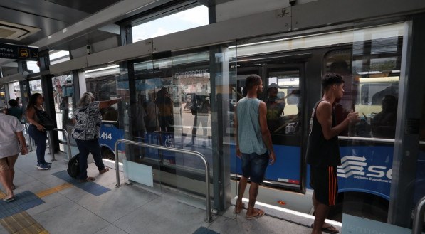 BRT - Transporte - Ônibus - Estação Brt - Catraca - Leste Oeste - Transporte Público - Mobilidade - Passageiros - evasão - 