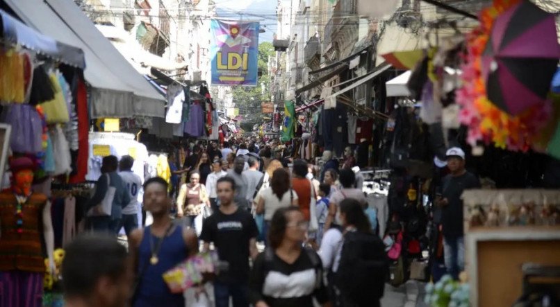 Portaria retomava a necessidade de acordo coletivo como requisito para permitir o trabalho no comércio aos feriados
