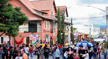 Tardes no Polo transforma rua em via de passeio, em Gravatá, Agreste de Pernambuco