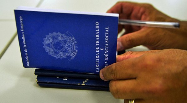No acumulado dos &uacute;ltimos 12 meses (junho de 2024 a maio de 2025) o saldo &eacute; de 1.628.644 vagas, pouco menor que o saldo observado no per&iacute;odo de junho de 2023 a maio de 2024 (1.684.388)