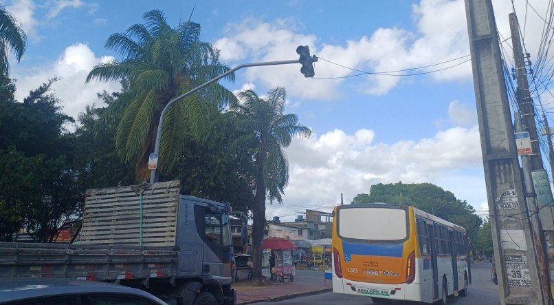 Semáforo sem funcionar em Paulista