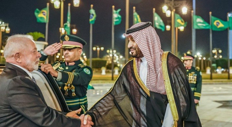 Presidente Luiz Inácio Lula da Silva se reuniu, nesta terça-feira (28), com o Príncipe Herdeiro e Primeiro-Ministro da Arábia Saudita, Mohammed bin Salman, em Riad, capital da Arábia Saudita