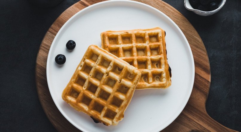 Aprenda a fazer waffle com 3 ingredientes em casa.