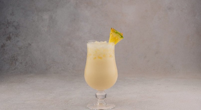 Veja como fazer o drink Piña Colada em casa em apenas dois minutos fácil e rápido.