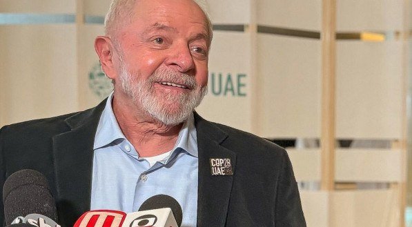 Presidente da República, Luiz Inácio Lula da Silva, antes do embarque para Berlin - Aeroporto Al Maktoum – Dubai, Emirados Árabes Unidos