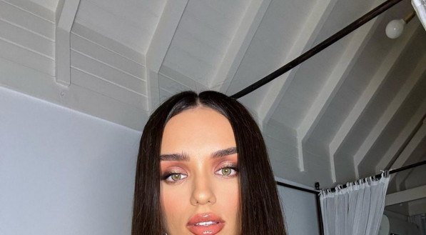 Atriz Rafa Kalimann, vilã em "Família é Tudo"