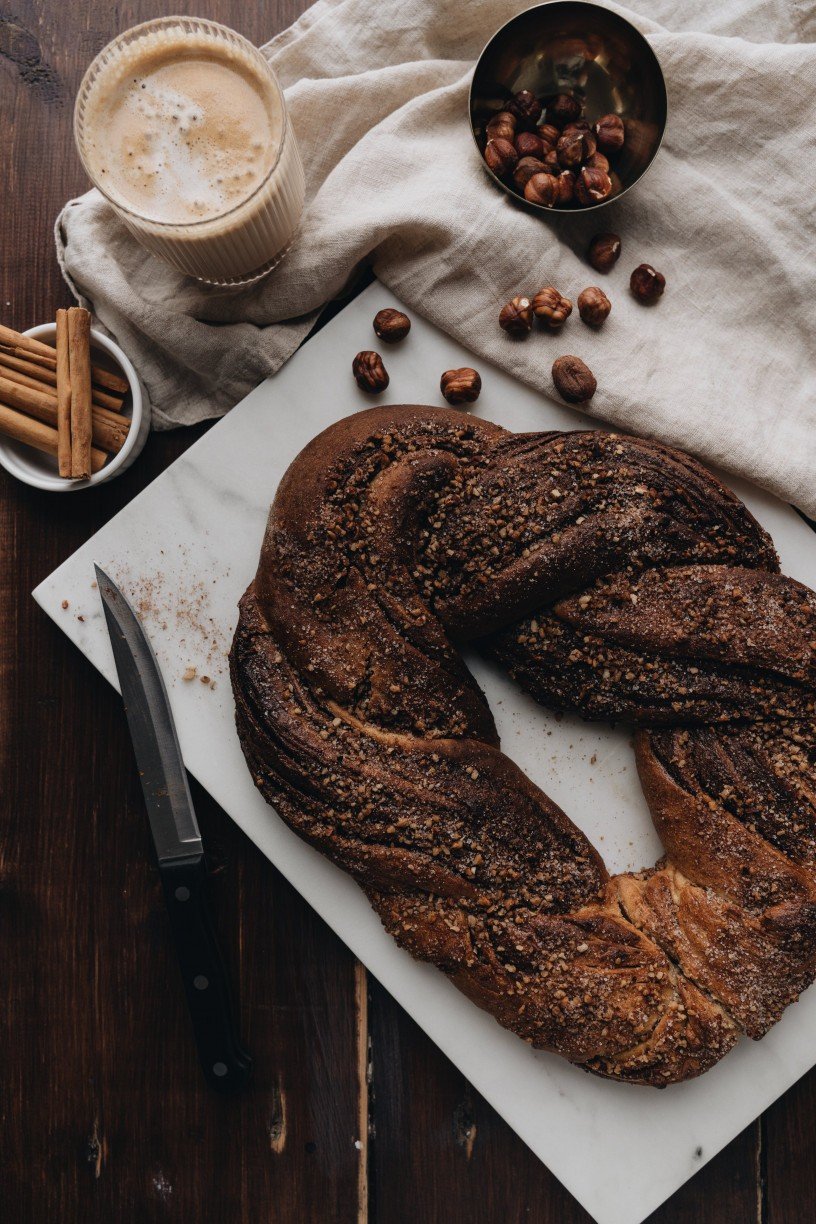 Foto de alleksana: https://www.pexels.com/pt-br/foto/castanho-marrom-bolo-torta-6159162/