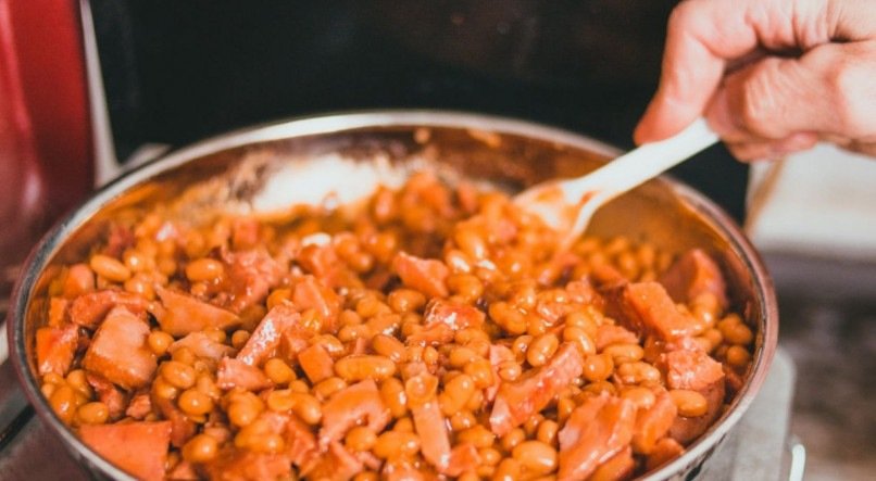 Aprenda como fazer tutu de feijão em casa que fica saboroso.