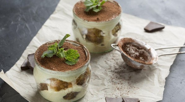 Mousse de pistache; doce; tiramisu; sobremesa