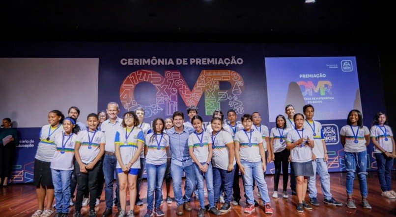 Estudantes vencedores da Olimpíada de Matemática do Recife são premiados