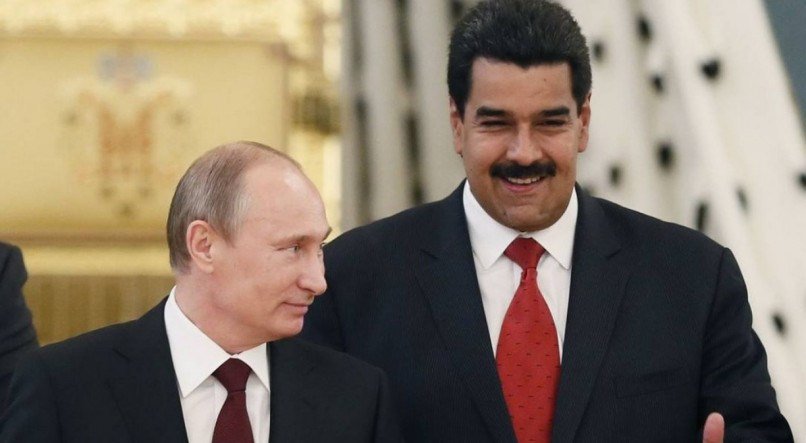 Presidente russo, Vladimir Putin, e o presidente venezuelano, Nicolás Maduro, juntos em 2013