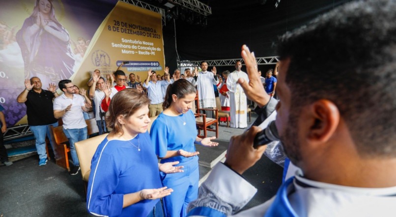 Governadora Raquel Lyra participa de missa na 119ª Festa do Morro da Conceição