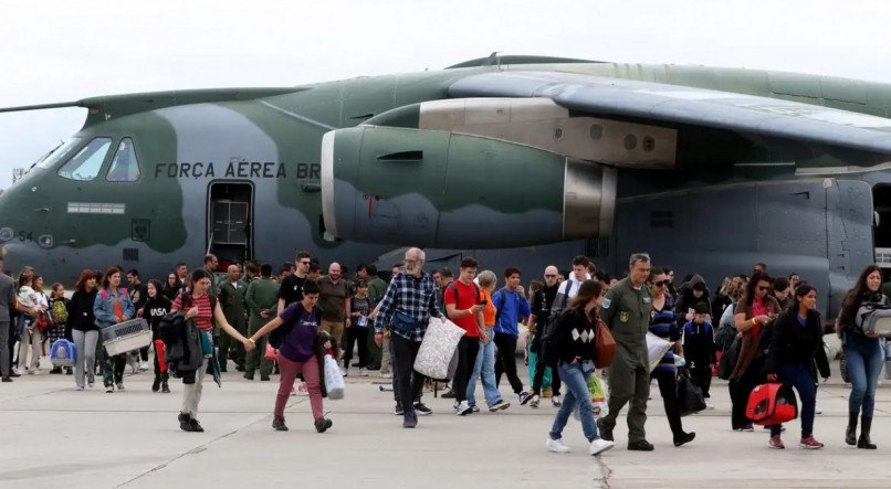 O voo que aguardava no Rio de Janeiro para resgatar mais brasileiros que estão na Faixa de Gaza decolou no início da manhã deste sábado (9) em direção ao Egito
