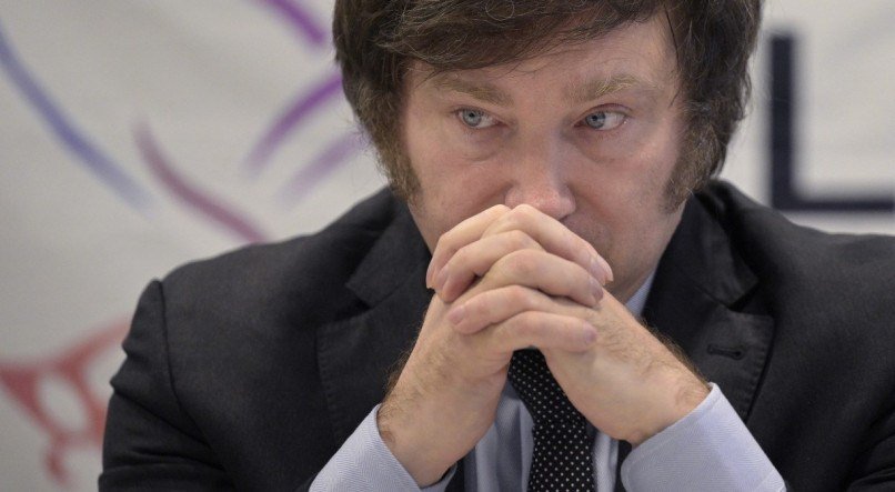 Javier Milei toma posse como presidente da Argentina neste domingo (10)