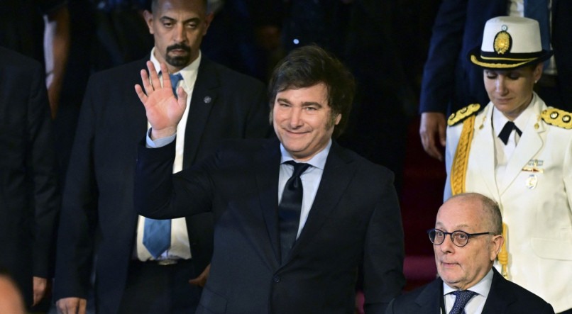 Milei foi empossado presidente da Argentina em cerimônia realizada neste domingo (10)