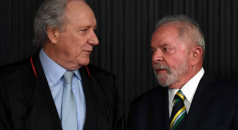 Lula e Lewandowski se re&uacute;nem novamente nesta quinta e nome do ex-ministro do STF deve ser anunciado ainda hoje para ocupar o Minist&eacute;rio da Justi&ccedil;a