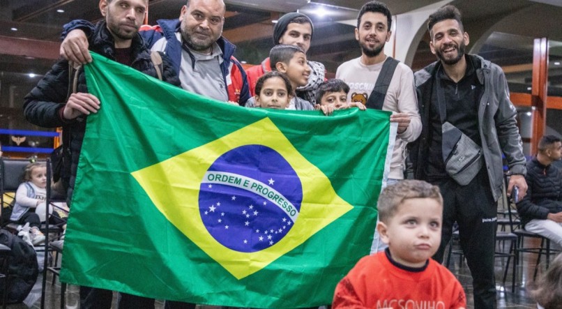 Grupo de repatriado desembarcou no Brasil na madrugada desta segunda-feira (11)