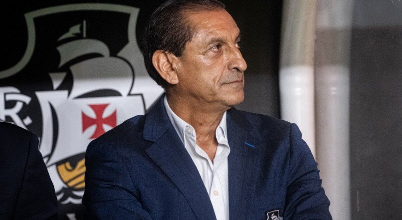 Ramón Díaz, técnico do Vasco, pode dar aval ou não para a contratação