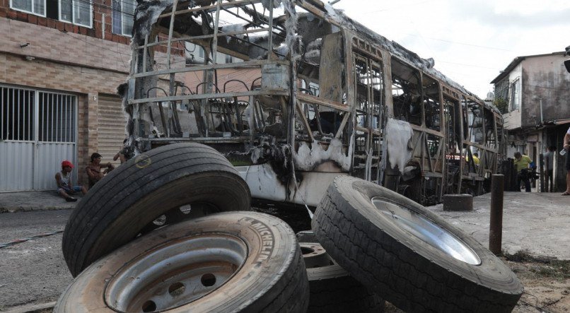 De 1987 at&eacute; abril de 2022, foram incendiados 4.674 &ocirc;nibus no Pa&iacute;s. Isso equivale a um preju&iacute;zo de R$ 1,9 bilh&atilde;o para as operadoras do sistema de transporte p&uacute;blico coletivo urbano por &ocirc;nibus