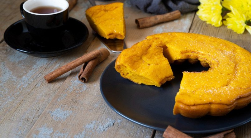 Aprenda a fazer o melhor bolo de milho verde de latinha.