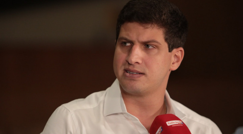 O prefeito do Recife, João Campos, participou do Debate na Radio Jornal