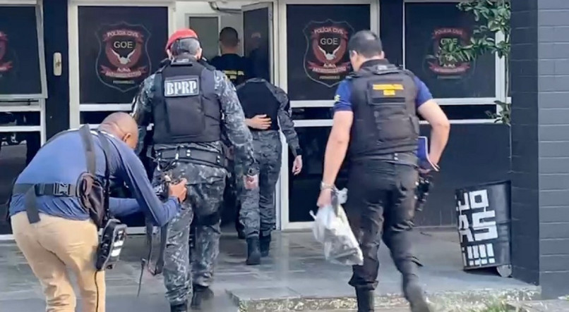 Policiais militares presos na operação foram levados para a sede do GOE, no bairro do Cordeiro, Zona Oeste do Recife