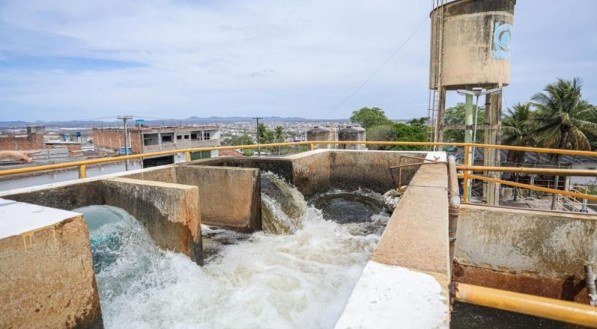 Adutora do Agreste ganha ordem de serviço de novo trecho e água começa a chegar a Caruaru