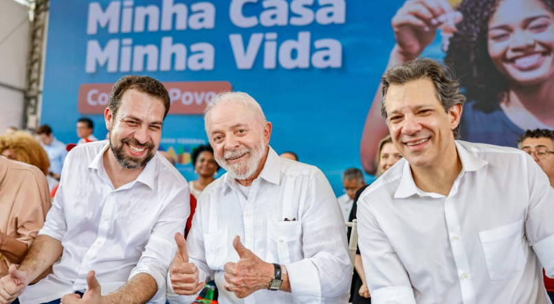 Deputado Guilherme Boulos, presidente Lula e ministro da Fazenda Fernando Haddad durante evento
