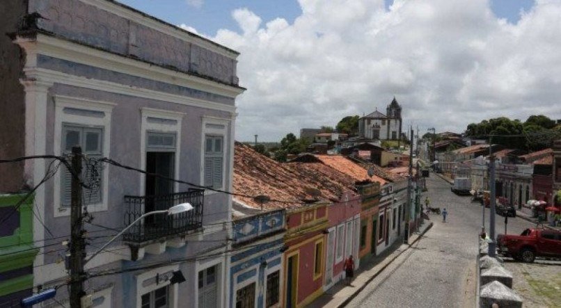 Fios de alta tensão estão em locais que geram grande aglomeração de pessoas no período do Carnaval de Olinda