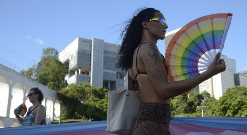 Parada LGBTQIAP+ no Rio reivindica o direito de "ser você mesmo"