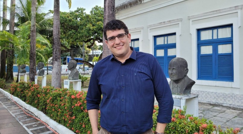 Escritor Peron Rios, novo imortal da Academia Pernambucana de Letras