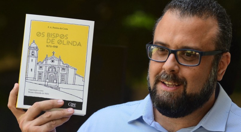 Bruno Melo organizou livro 'Os bispos de Olinda', lançado pela Cepe
