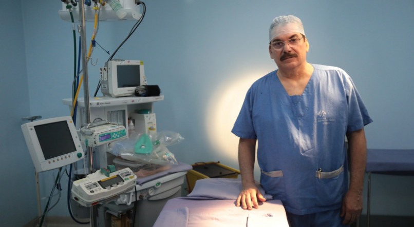 Dr. Roberto Braga, cirurgião plástico do Hospital Jayme da Fonte