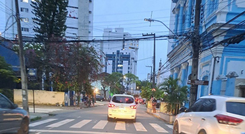 Semáforo provoca congestionamento no bairro das Graças