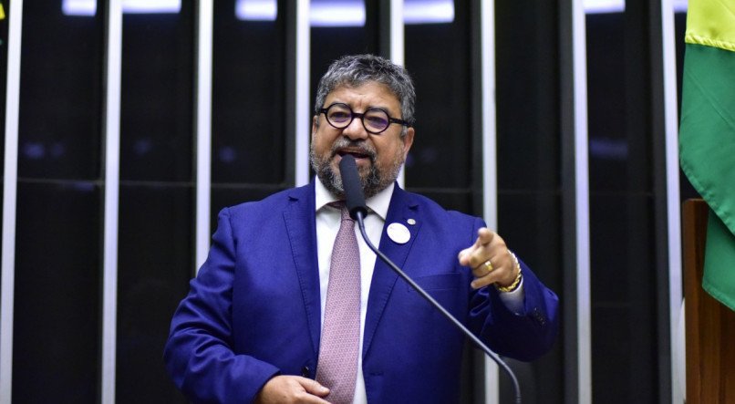 Deputado Washington Quaquá bateu em parlamentar do Republicanos durante promulgação da Reforma Tributária, vice-presidente do PT também usou xingamento homofóbico contra Nikolas Ferreira