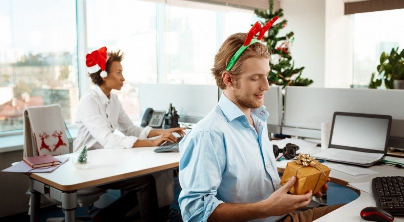 Descubra as melhores mensagens para enviar a colegas de trabalho neste Natal.