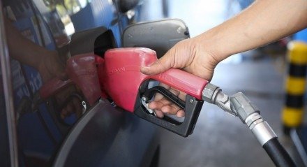 Petrobras anuncia redução de R$ 0,30 no preço do diesel