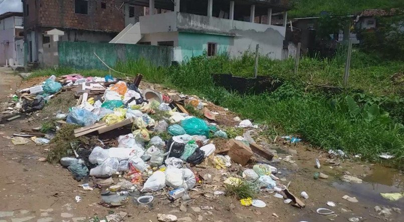 Acúmulo de lixo em Vila Rica, Jaboatão dos Guararapes