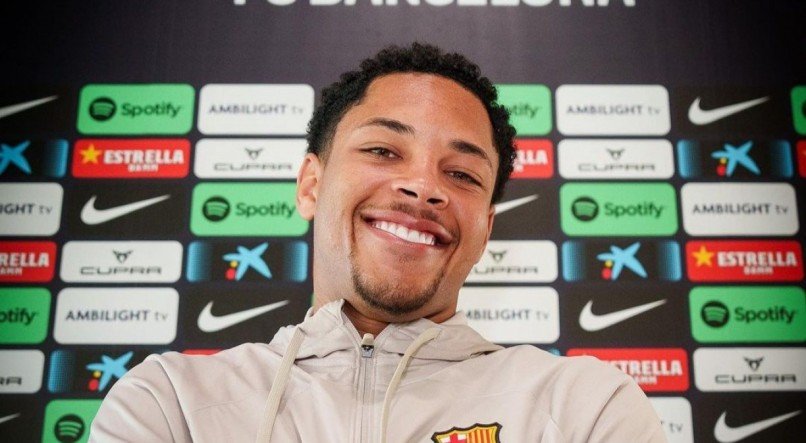 Vitor Roque custou 74 milhões de euros ao Barcelona