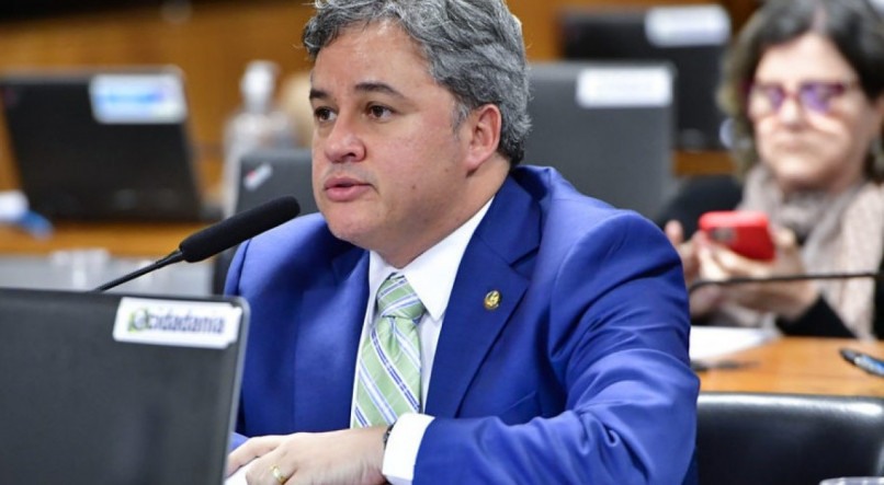 Senador Efraim Filho, relator da Lei que manteve a desoneração de 17 setores da indústria brasileira de outros setores de serviços.


