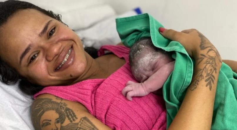 Primeira bebê de 2024 no Recife nasceu pesando 2.675kg e com 46cm
