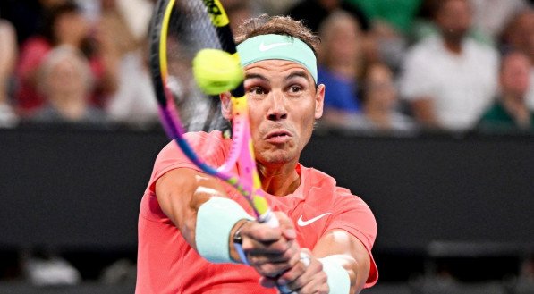 Nadal perdeu por 3 sets a zero em um jogo duro contra Zverev