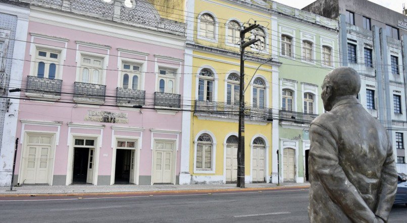 Fachada do Teatro Ariano Suassuna, no Centro do Recife