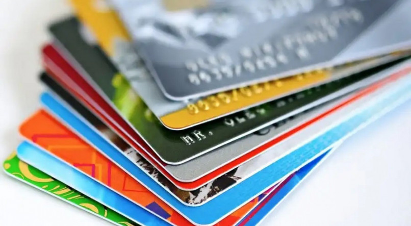 Cartões de crédito: novo limite nos juros é um passo significativo para prevenir o acúmulo excessivo de dívidas 
