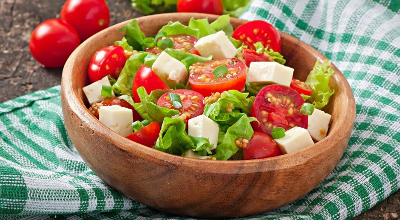 Saiba como fazer salada de ora-pro-nóbis.