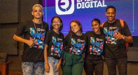 O programa Embarque Digital já conta com a participação de 1.400 estudantes 