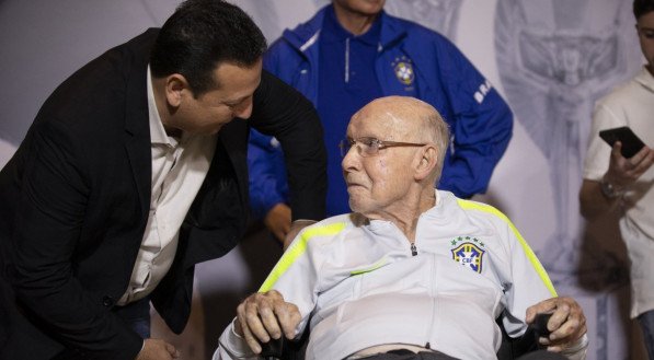 Zagallo ganhou Copas do Mundo como técnico, jogador e auxiliar