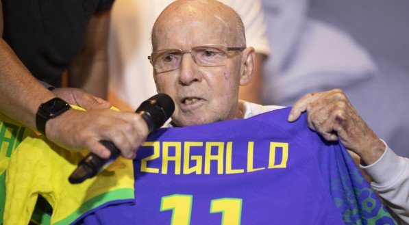 Zagallo ganhou Copas do Mundo como técnico, jogador e auxiliar