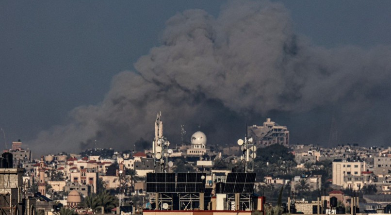 Israel bombardeou novamente o sul da Faixa de Gaza neste sábado (6), depois de quase três meses de uma guerra com o Hamas