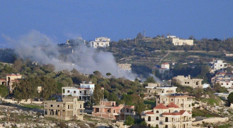 O movimento libanês Hezbollah, apoiado pelo Irã, afirmou que lançou 62 foguetes contra uma base militar no norte de Israel neste sábado (6)